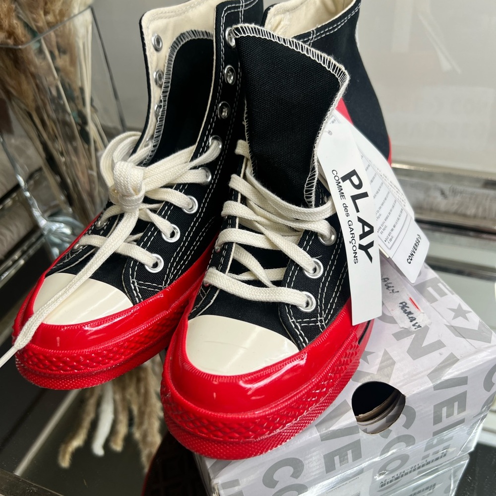 Converse Play Comme des Garcons
Brand new
Unisex
Men 6.5
Women 8.5